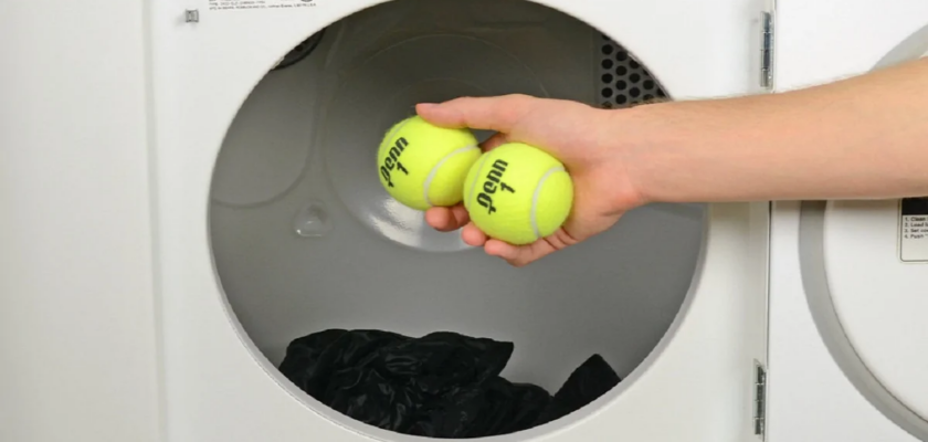 des balles de tennis dans la machine à laver